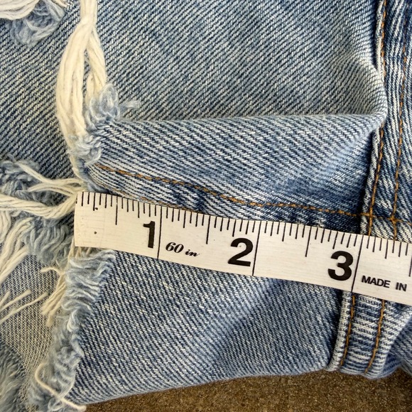 Vintage Levis 550 Studded Distressed Denim Shorts Light Wash High Rise Womens 11 - Picture 5 of 9